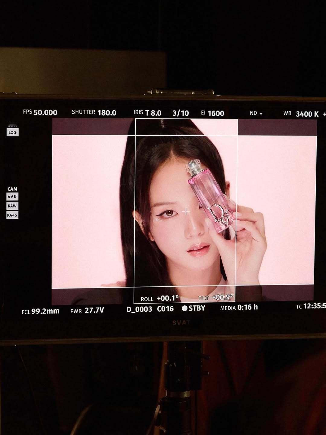 251223 Jisoo更新 IG🐰🌸“bold, rosy moments