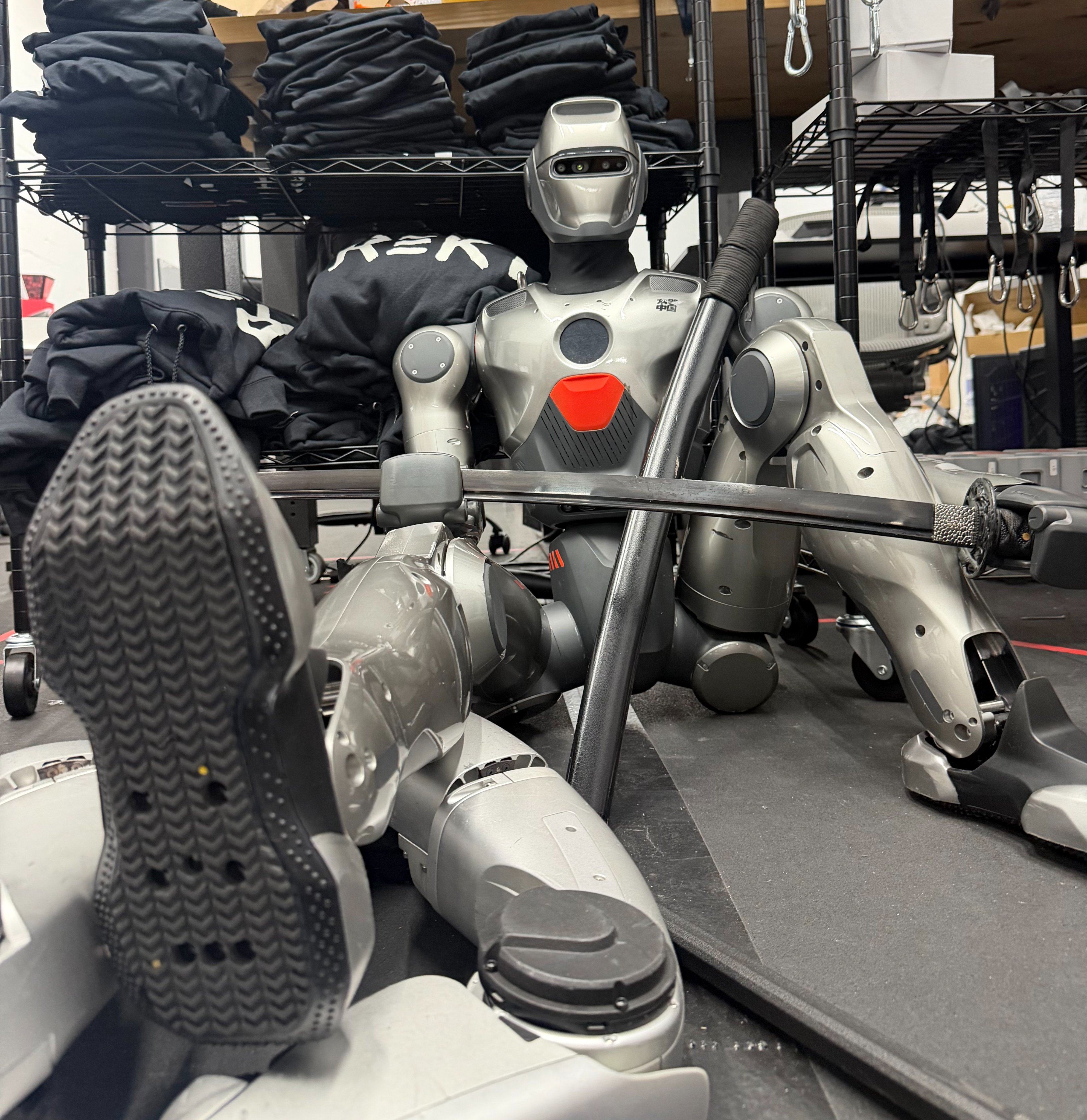 4月19日，26个品牌的300余台人形机器人，将在北京亦庄跑马拉松！本届赛事，设