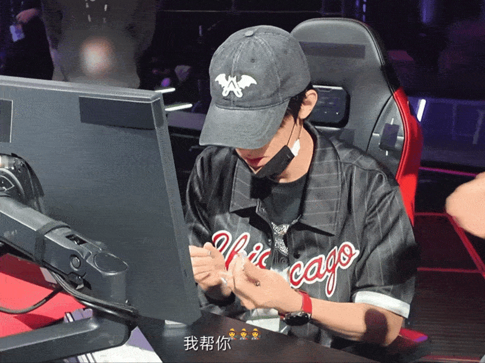 好想保护他…好想为他做所有事……张泽禹 野火系歌手 。张泽禹05后第一歌手 ​​
