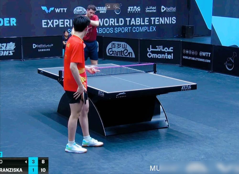 吼声大过心跳，3:1的优势在喊麦声里摇晃。

温瑞博正处于拉锯的节骨眼，4:4的