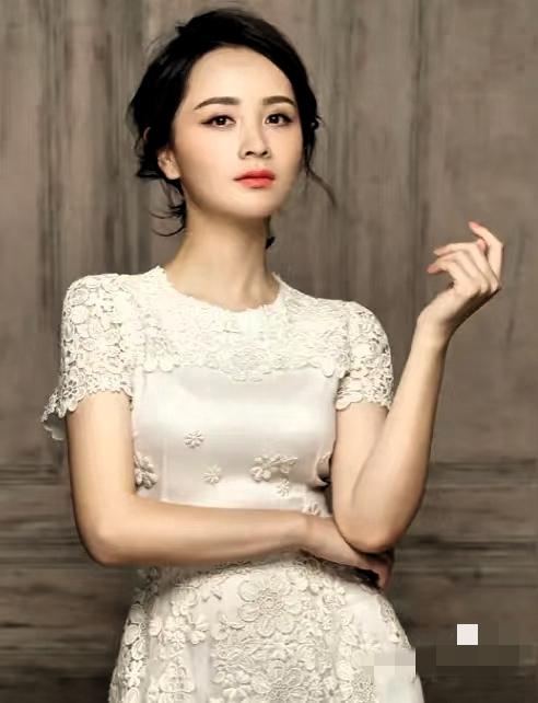 邓莎那句“18年来你陪我吃过几次饭”
戳中了无数人的痛处
 真正的婚姻杀手
从不