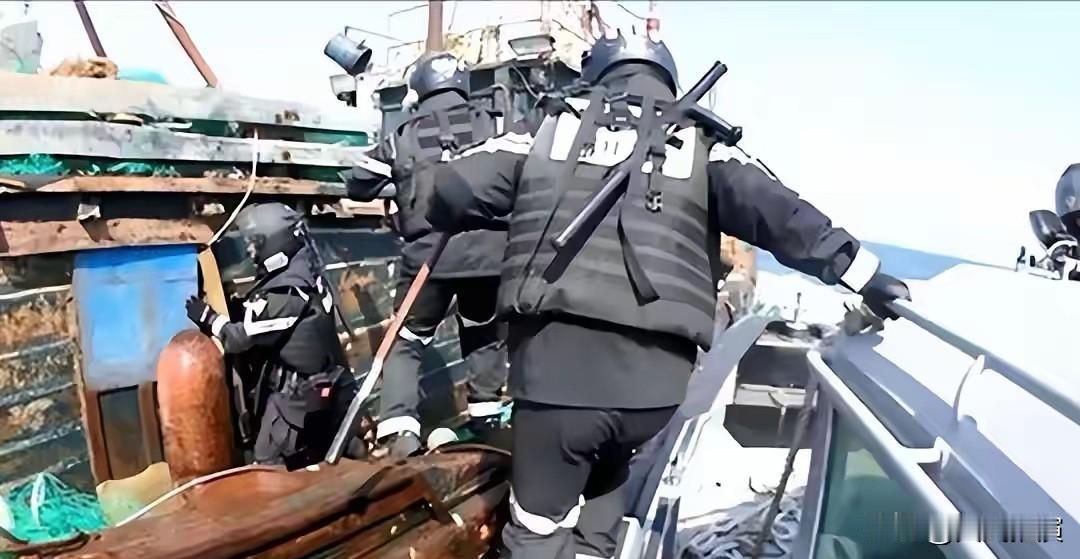 闹出人命了！韩国海警扣押两艘中国渔船，一名船员死亡

5月9号这天海上出了一件让