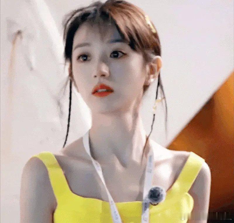 田曦薇身上满满的破碎够 ​​​