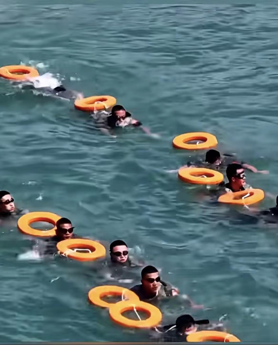 拥有超出常人的意志力和忍耐力！这就是侦察。眼泪，不是软弱的标志，而是情感宣泄的思