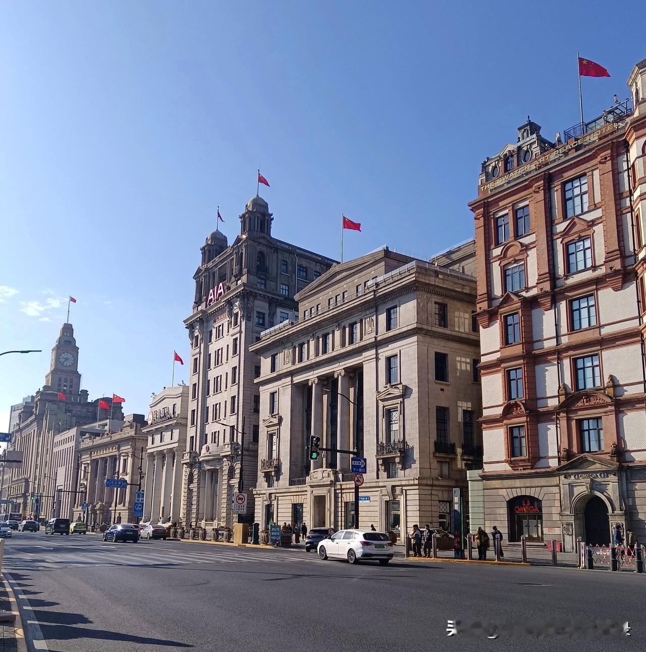 经过系统治理，上海的“雾霾天”已经明显减少，2024年PM2.5年均浓度28微克