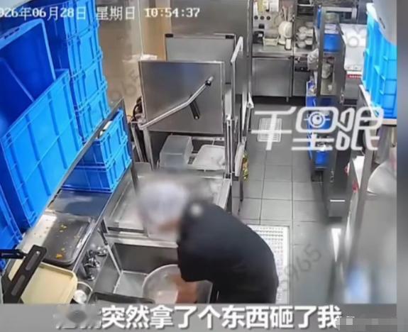 上海一名女子端午期间登门相亲，亲眼看见男方年近七旬的母亲全程下厨忙活，男方全程瘫