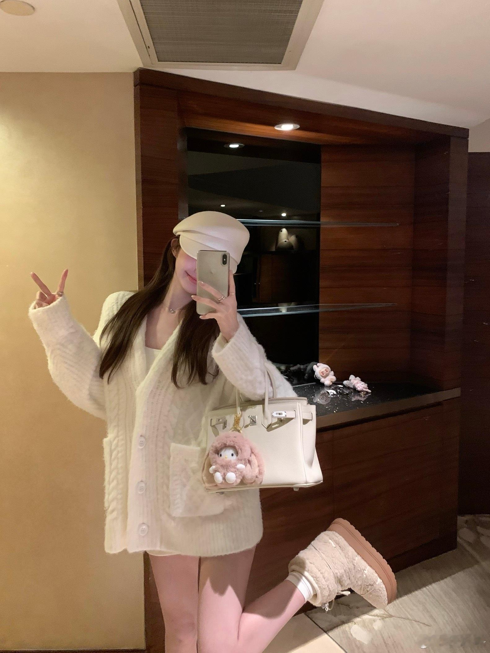 jijilulu积极璐8/25 20:00永远穿不腻的毛衣外套🧶奶白色真的显得