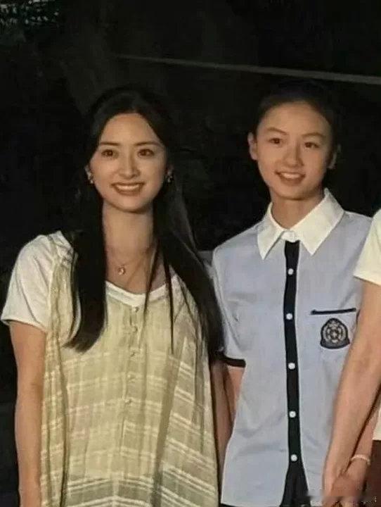 沈月帮我把信给七七了好暖心！粉丝：“沈月帮我把信给七七了”~沈月帮粉丝递信给七七