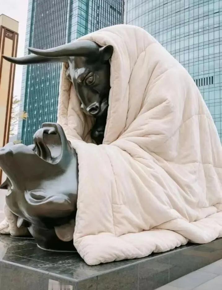 这个雕像是哪里的？朋友老王去旅游，拍到这照片，问我知不知这雕像在哪里？说这是某个