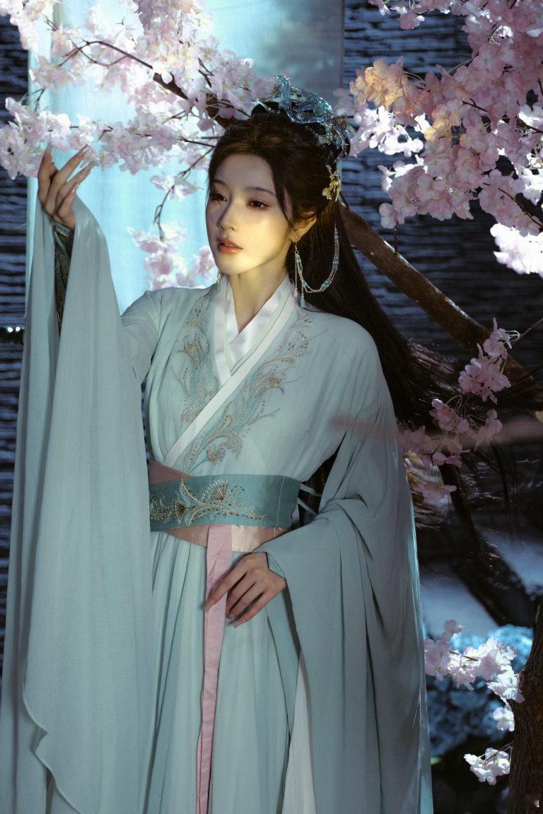 戴燕妮叶若依2.0版戴燕妮演的叶若依好灵戴燕妮叶若依2.0版，江湖白月光再度登场