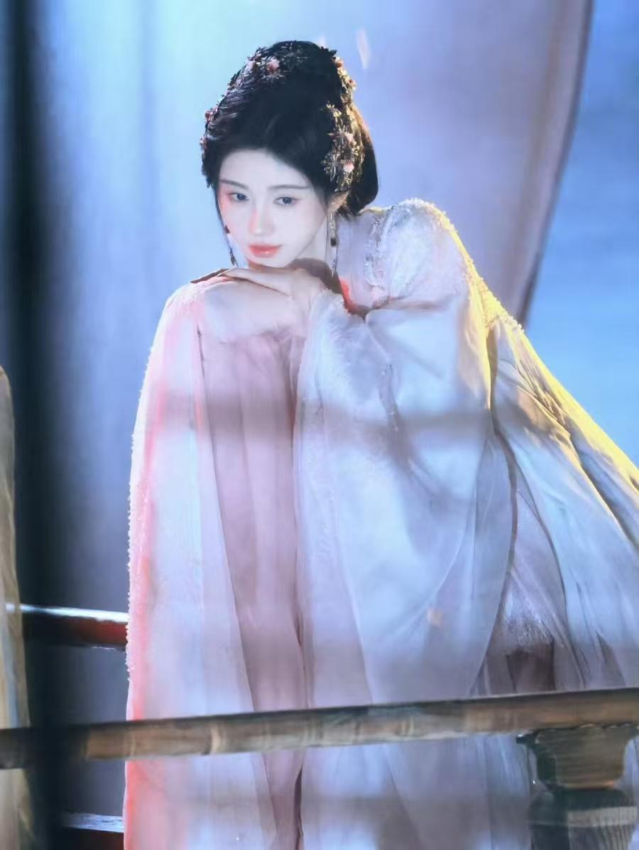 鞠婧祎月鳞绮纪云合月鳞绮纪首日云合第三月鳞绮纪首日云合第三 非常不错的开端！！！