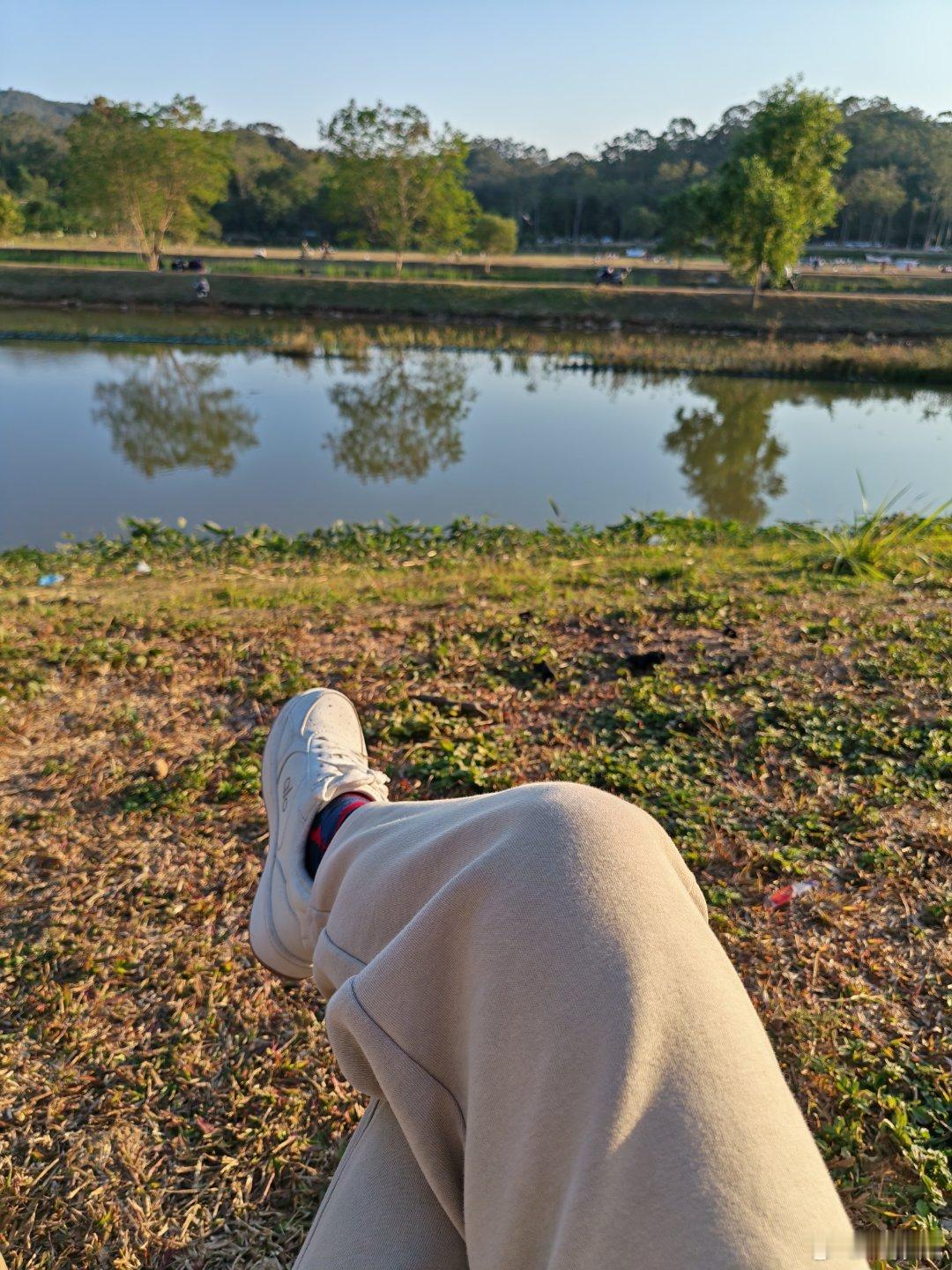 今日悠闲，坐看云起。 