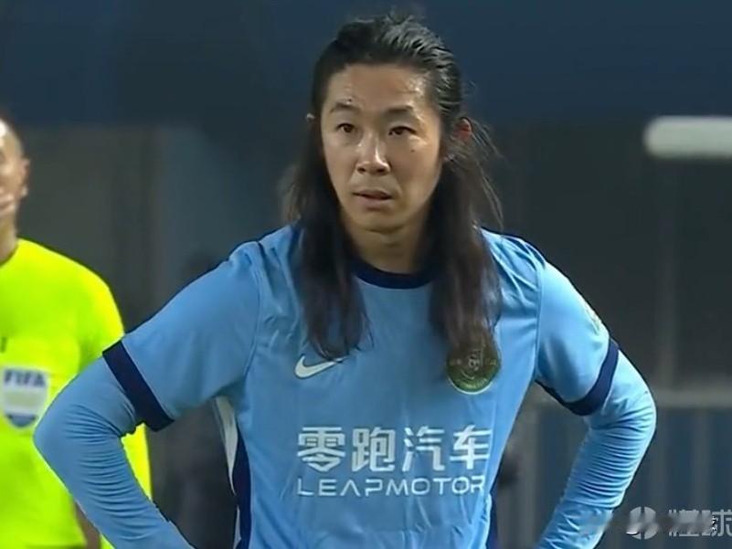 中超绯闻转会---李提香…刚刚和浙江队分手的‘中场发牌大师’老将李提香接近加盟辽