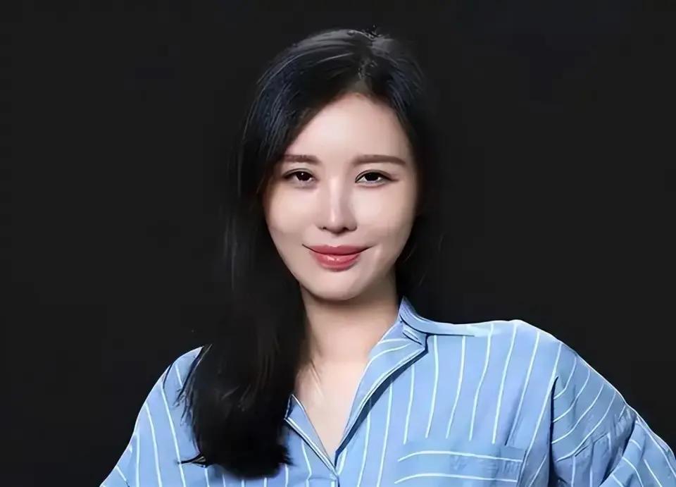 巾帼不让须眉！田朴珺原来年轻时追“商”追“星”，自从与王石结婚后，田朴珺的底气就