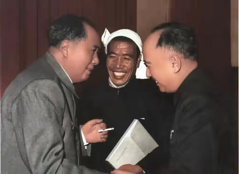 陈永贵这辈子没读过多少书，从小在农村吃苦长大，太清楚穷怕了、苦怕了是什么滋味。他
