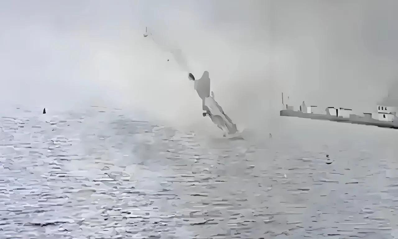 美国接连南海坠机说明什么？
南海已经不是美国海空军想来就来的地方，而是美国飞机说