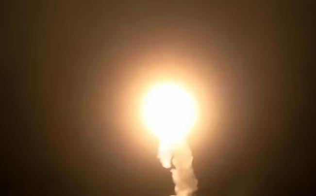 俄罗斯突然停止临时停火承诺，一夜发射450架无人机和71枚导弹，其中4枚为顶级高