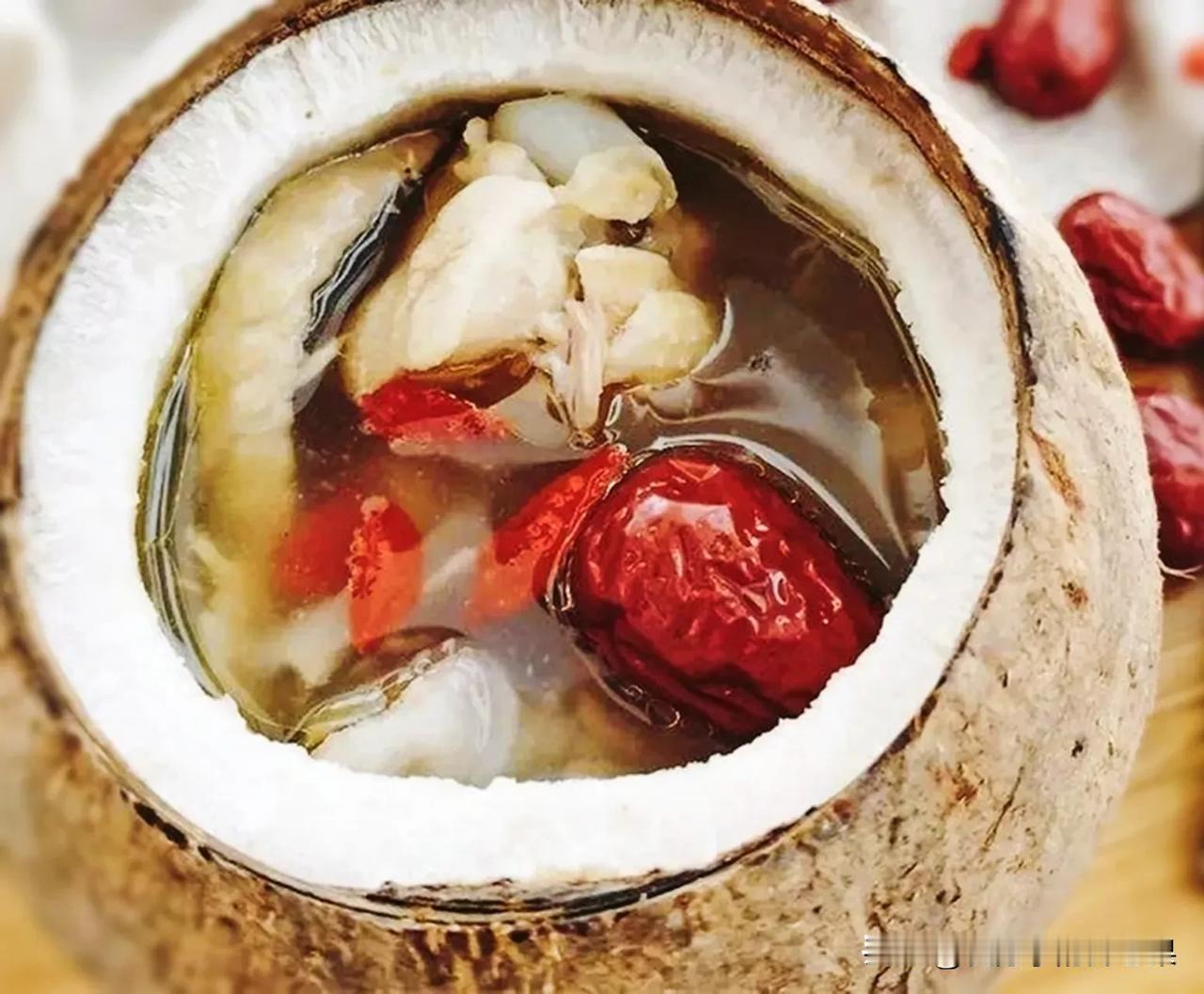 深圳美食之四
         
              ——椰子炖鸡汤
