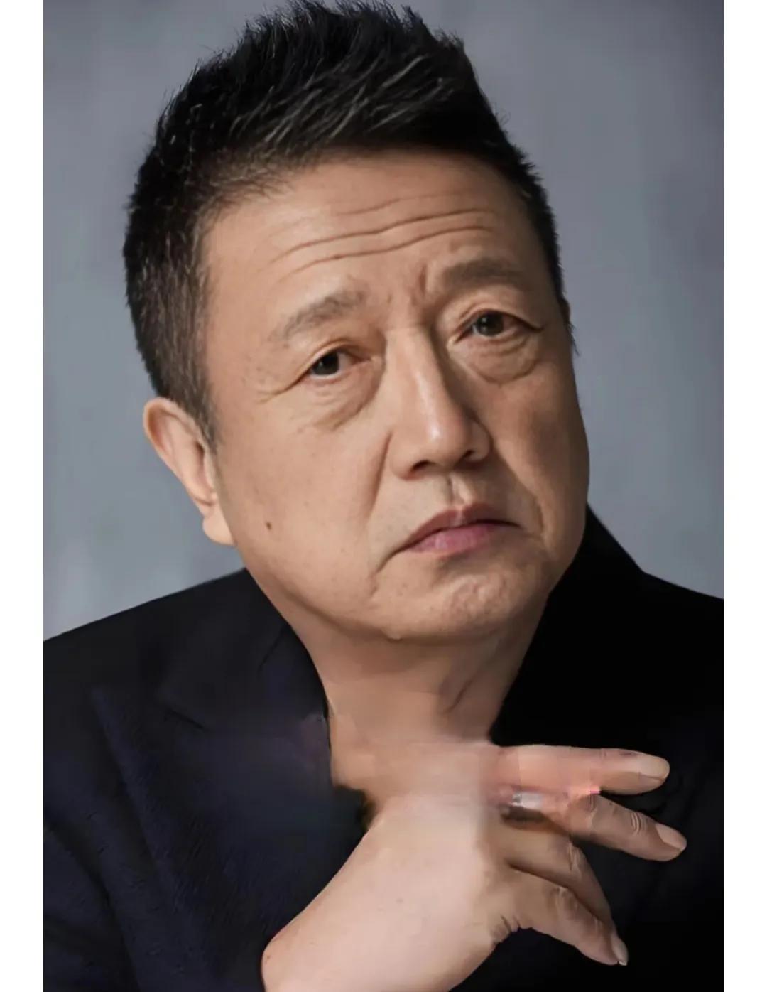 狂飙里的何黎明， 庆余年里的戴公公 ，爱情睡醒了里面的皮特。他的演技特别好。记得