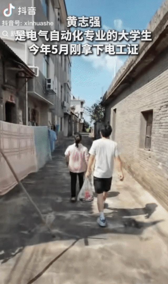 “新华社点赞。”江西乐安，19岁大二学生今年5月考取电工证，暑假走村串户免费为老