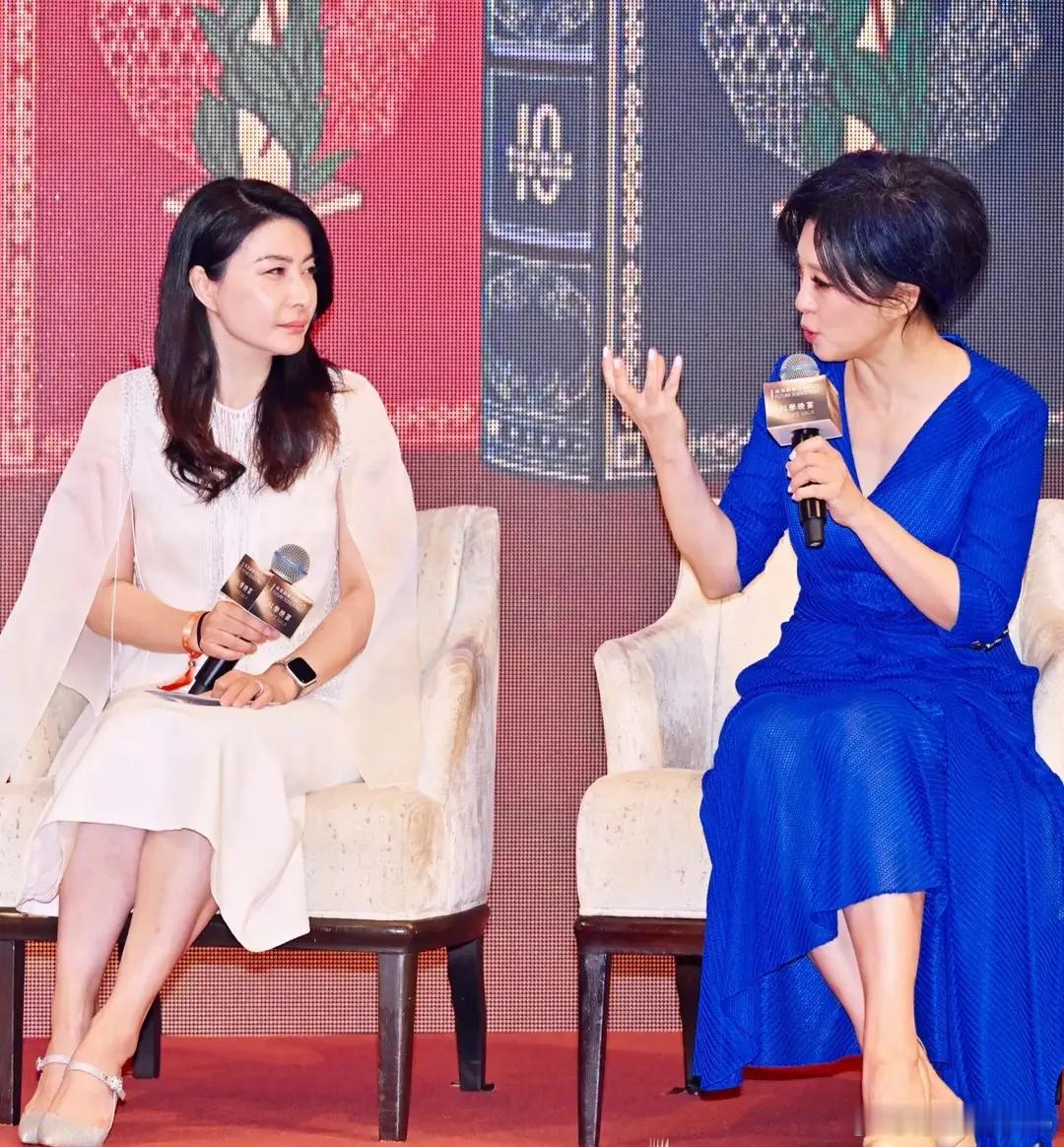 郭晶晶穿白色长裙出席“未来”科学家活动，温婉美丽！ ​​​