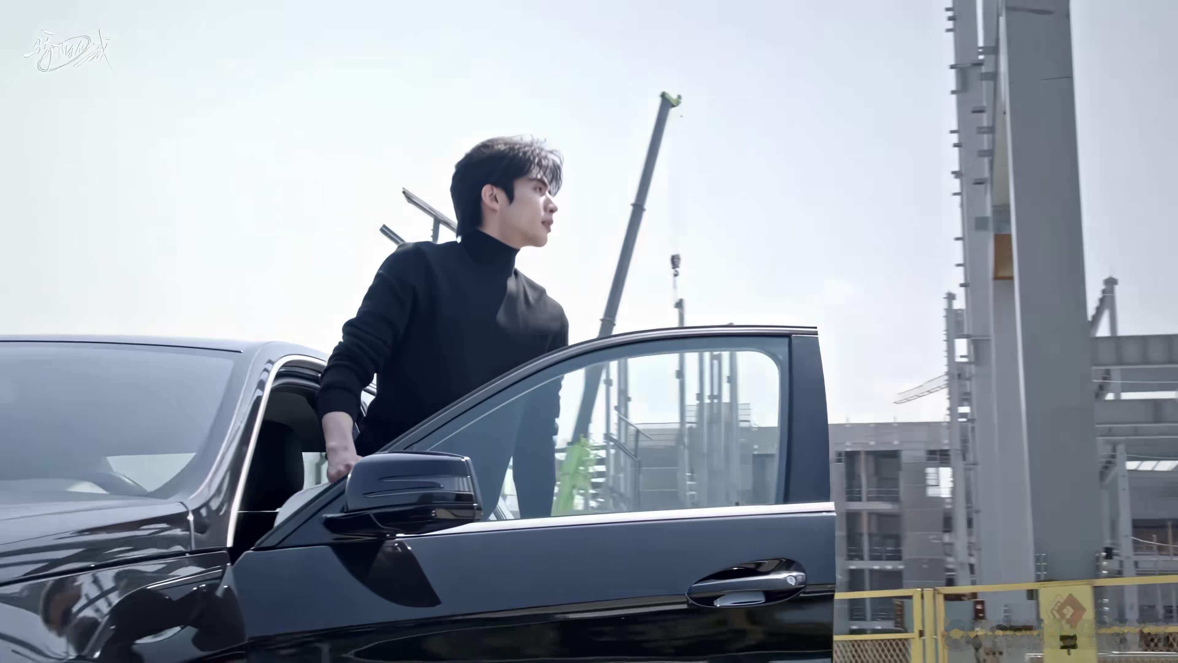 宋威龙现偶偶爸 宋威龙这现偶偶爸太绝啦！抱娃时安全感爆棚，中式浓颜搭配优越身材，