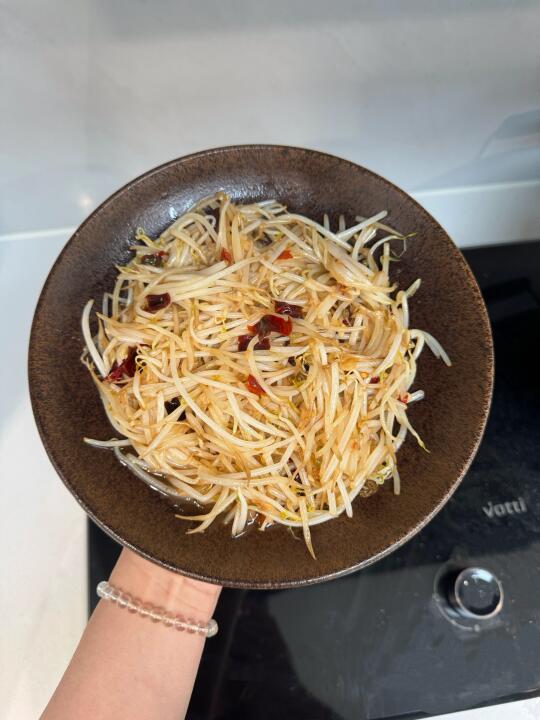 解腻开胃的酸辣绿豆芽，没胃口就做这个！