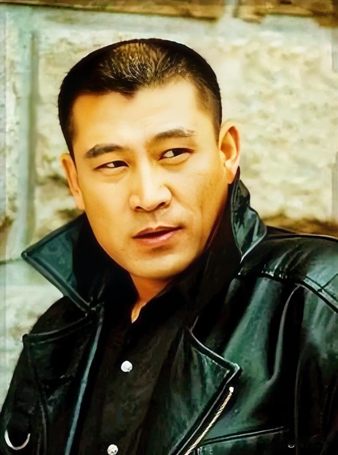 大家还记得这位男演员吗？
他今年63岁，土生土长的陕西人，他性格耿爽、身形魁梧、