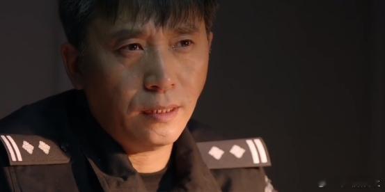 #雷旭变成嫌疑人#心痛到无法呼吸！雷旭在调查姜筱洁一案时，在烂尾楼的遭遇让人心碎
