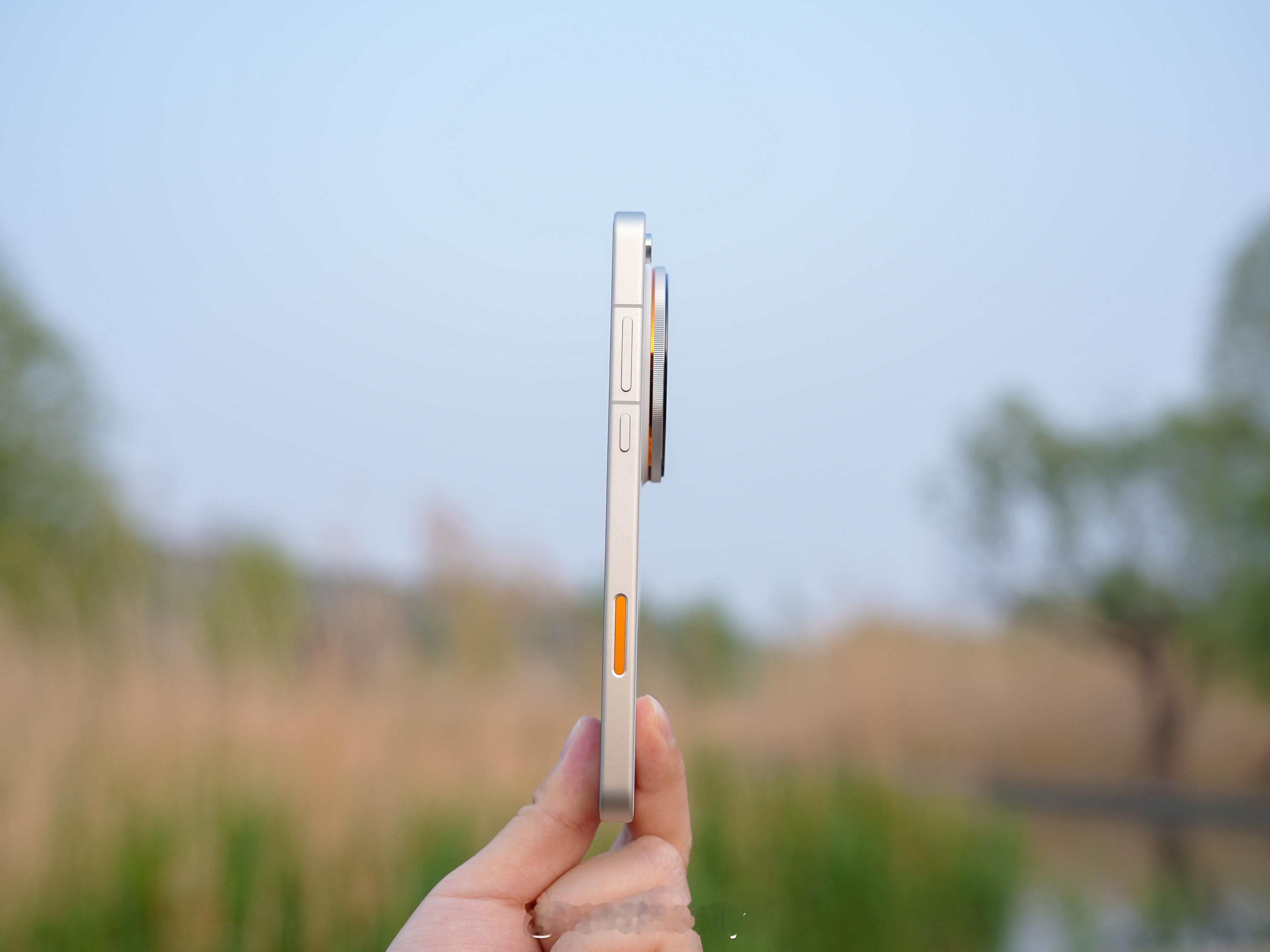 来一组OPPO Find X9 Ultra的开箱实拍，极地冰川不一样的白色。冷静