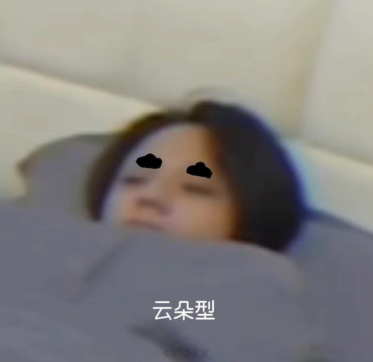 粉丝接力给王橹杰画眉毛 真是笑不活了呀，乍一看王橹杰怎么眉毛都消失了，粉丝也是有