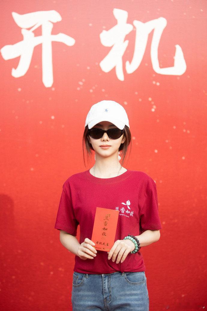 谭松韵开机照 谭松韵陪伴角色成长 谭松韵陪伴角色成长 期待 ​​​