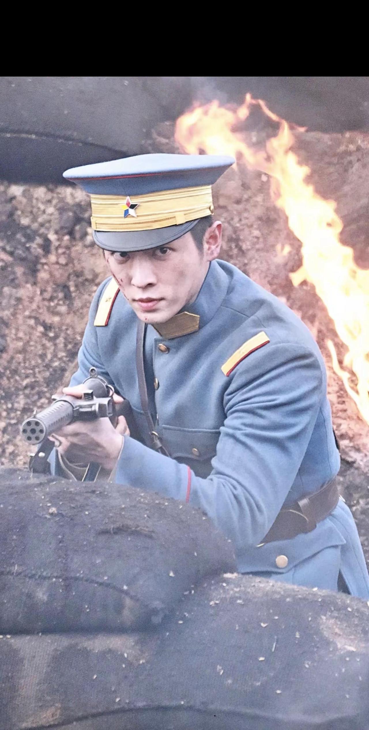 今日丞磊官摄路透太帅了。