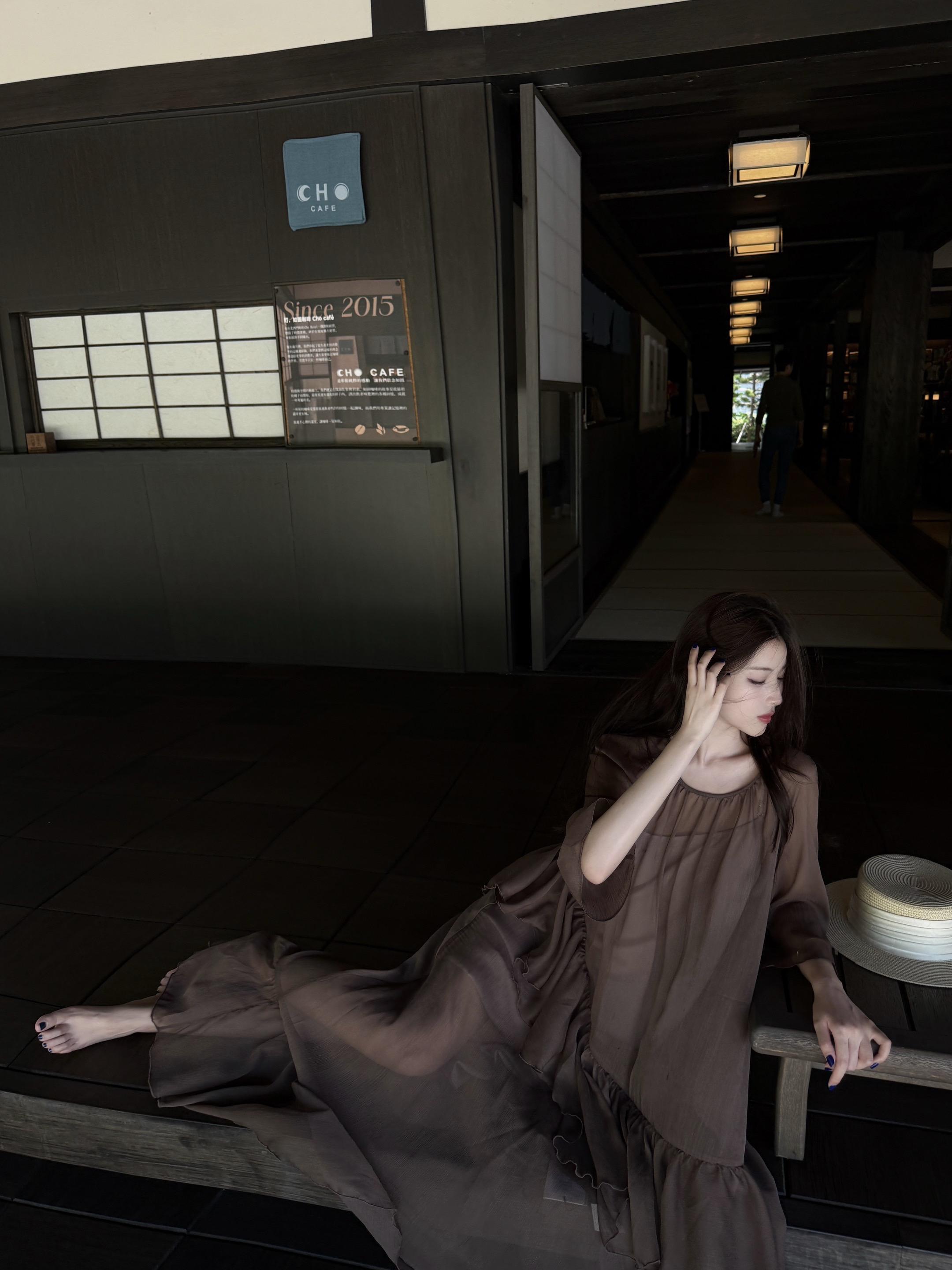 她身上有种木质香的味道