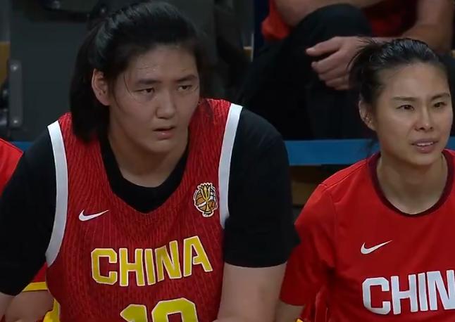 美国女篮首节三分火力全开，罗欣棫独得8分，张子宇移动慢被针对，唐子婷3犯，中国女