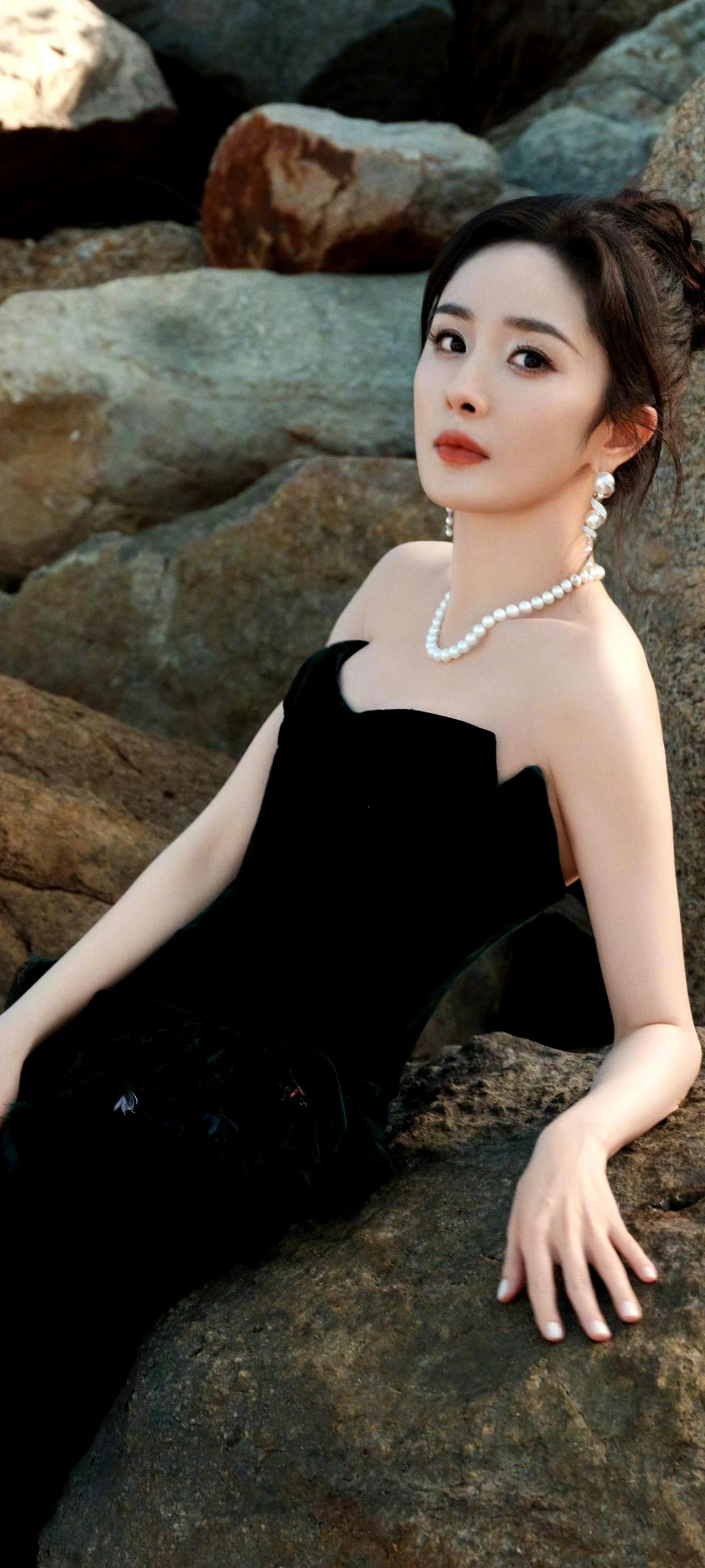 你觉得杨幂与古力娜扎谁更美？共享美人靓照 杨幂美图 杨幂 杨幂照片 古力娜扎