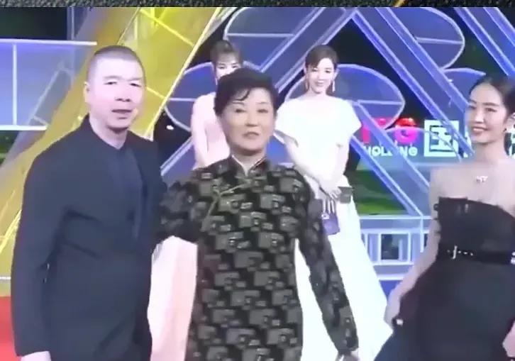 挺喜欢徐帆的，不但是漂亮和演技高，更喜欢她的真性情，是个敢说敢做的女人，哪怕面对