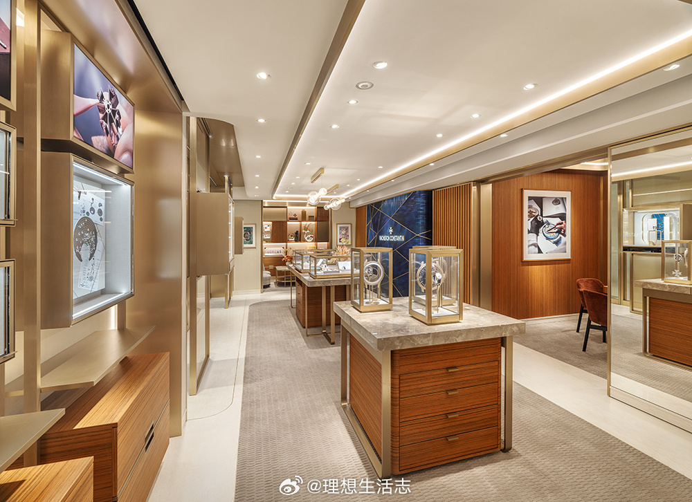 江诗丹顿北京国贸商城专卖店焕新启幕。位于城市CBD核心区的高端生活中心。传承品牌