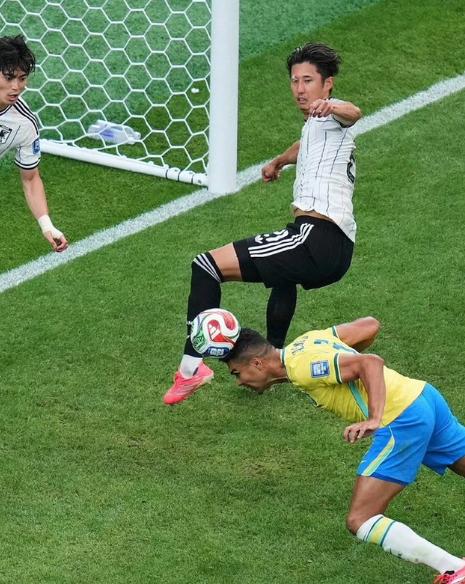 日本成了笑话！日本队1:2不敌巴西，主教练被曝光曾向首相承诺，将努力把大力神杯拿