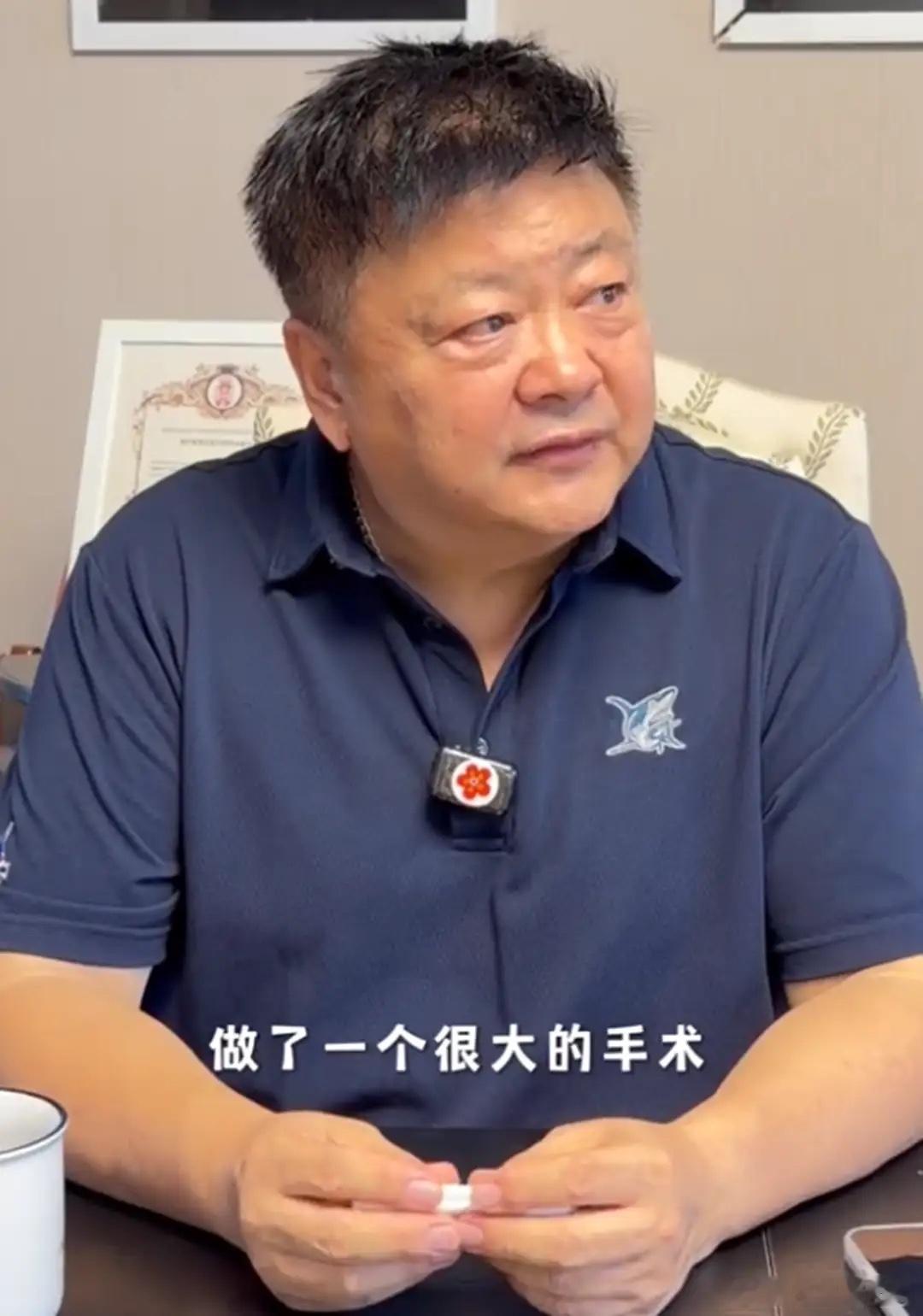 61岁洪剑涛晒病房照，吸着氧面色蜡黄，称做了一场很凶险的大手术！ ​​​