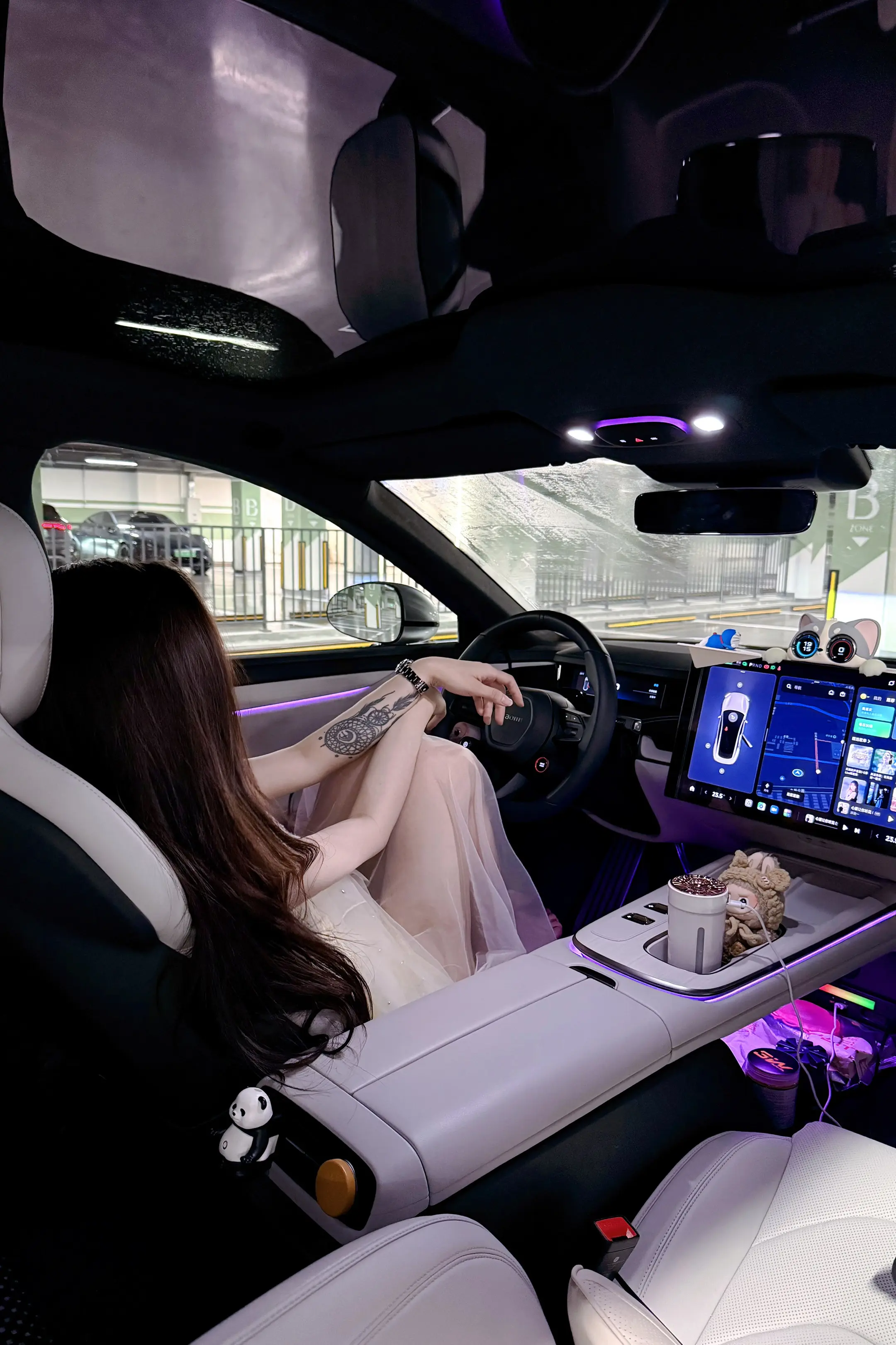 我就不上楼坐了 早点休息。我和我的小米汽车