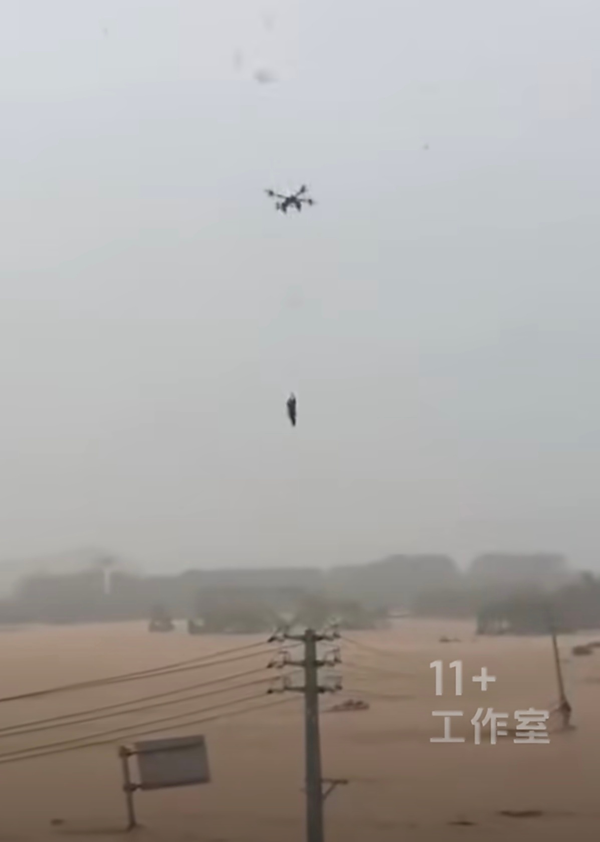 无人机转移广西强降雨被困人员直接用来救人咱们果然是无人机大国无人机出动从洪水中救