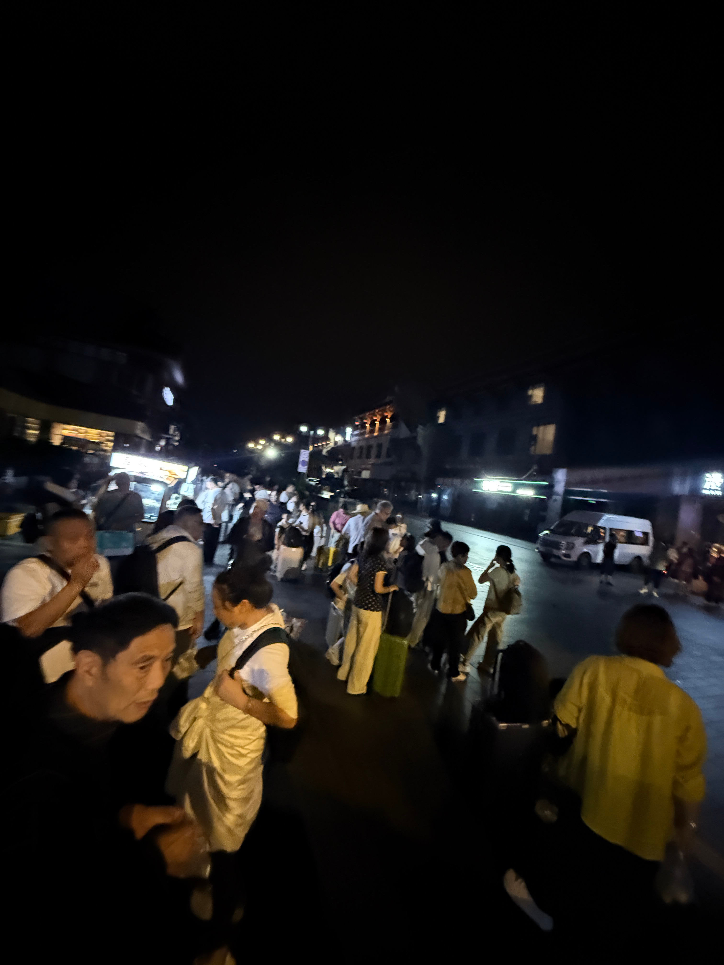 超多旅游团 
