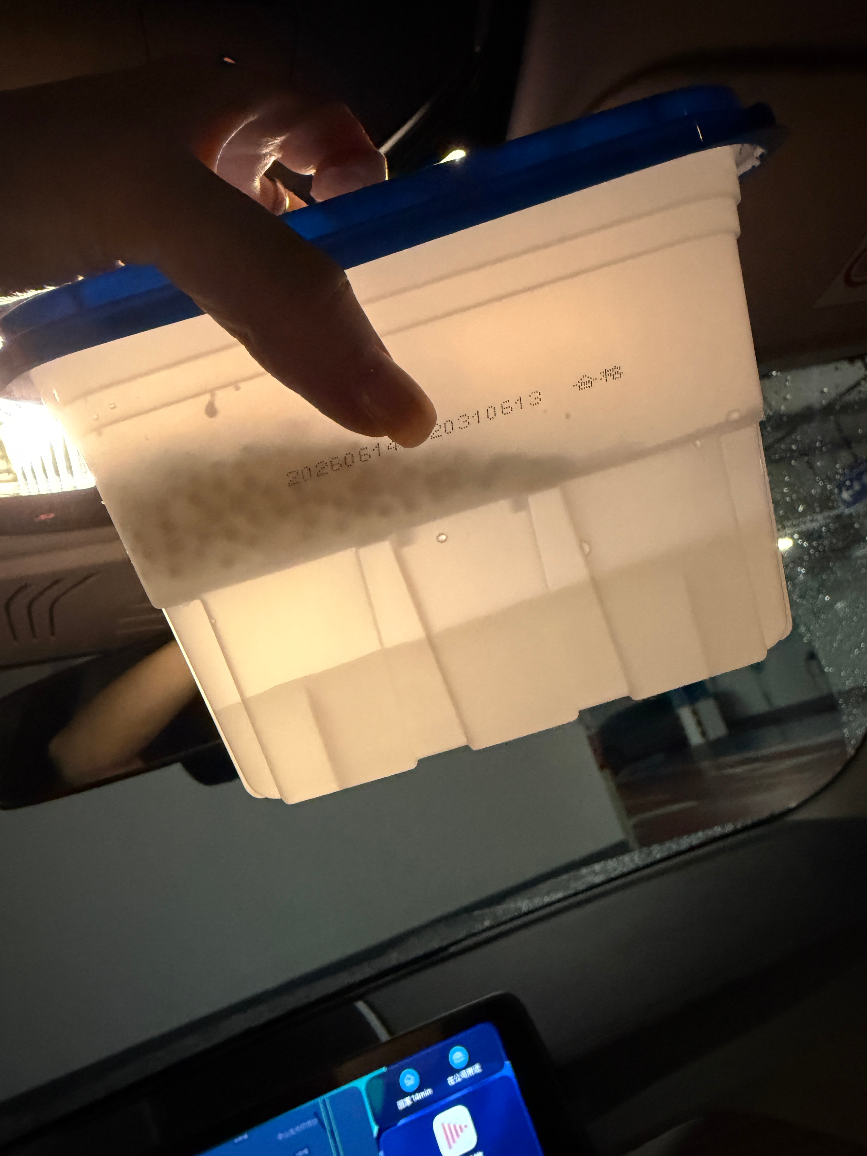 我不就出了几天差？？？！！！！还好提前放了个除湿盒在车里，我真的怕了广东到底什么