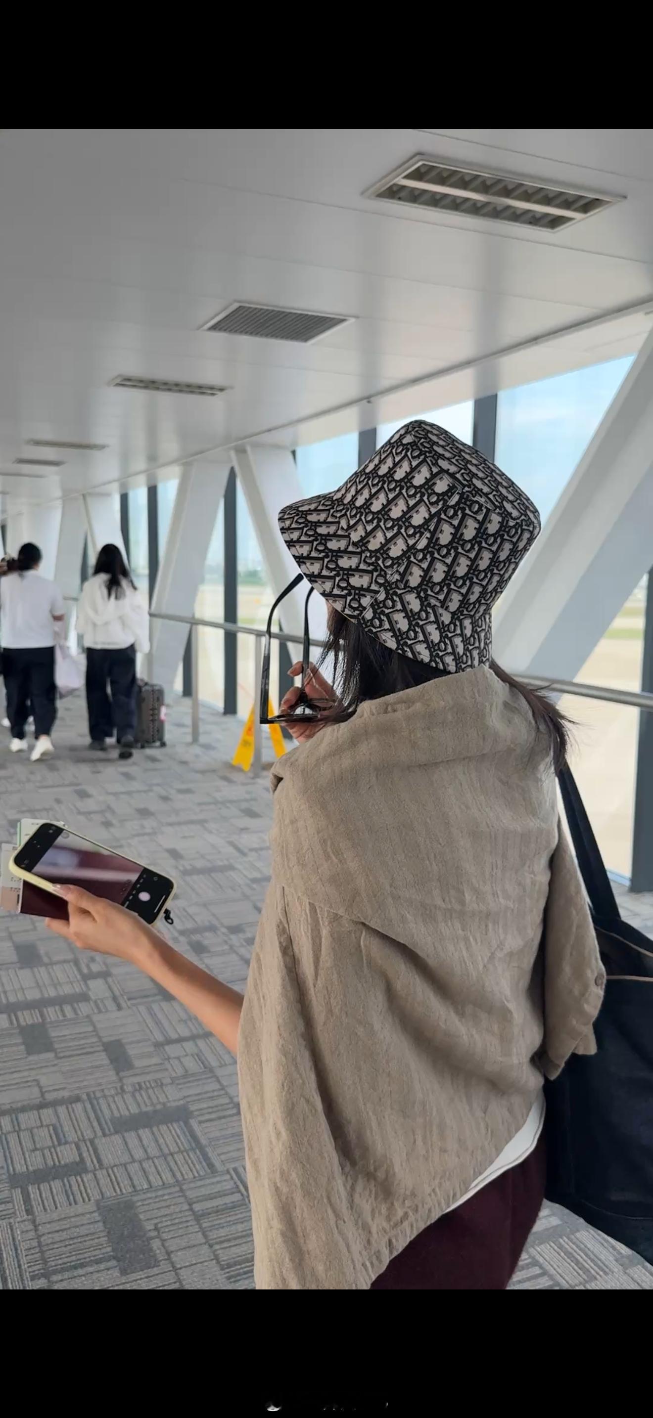 【平流层信号 | 36,000 ft】在三万英里高空看到了丁达尔效应 和日照金山