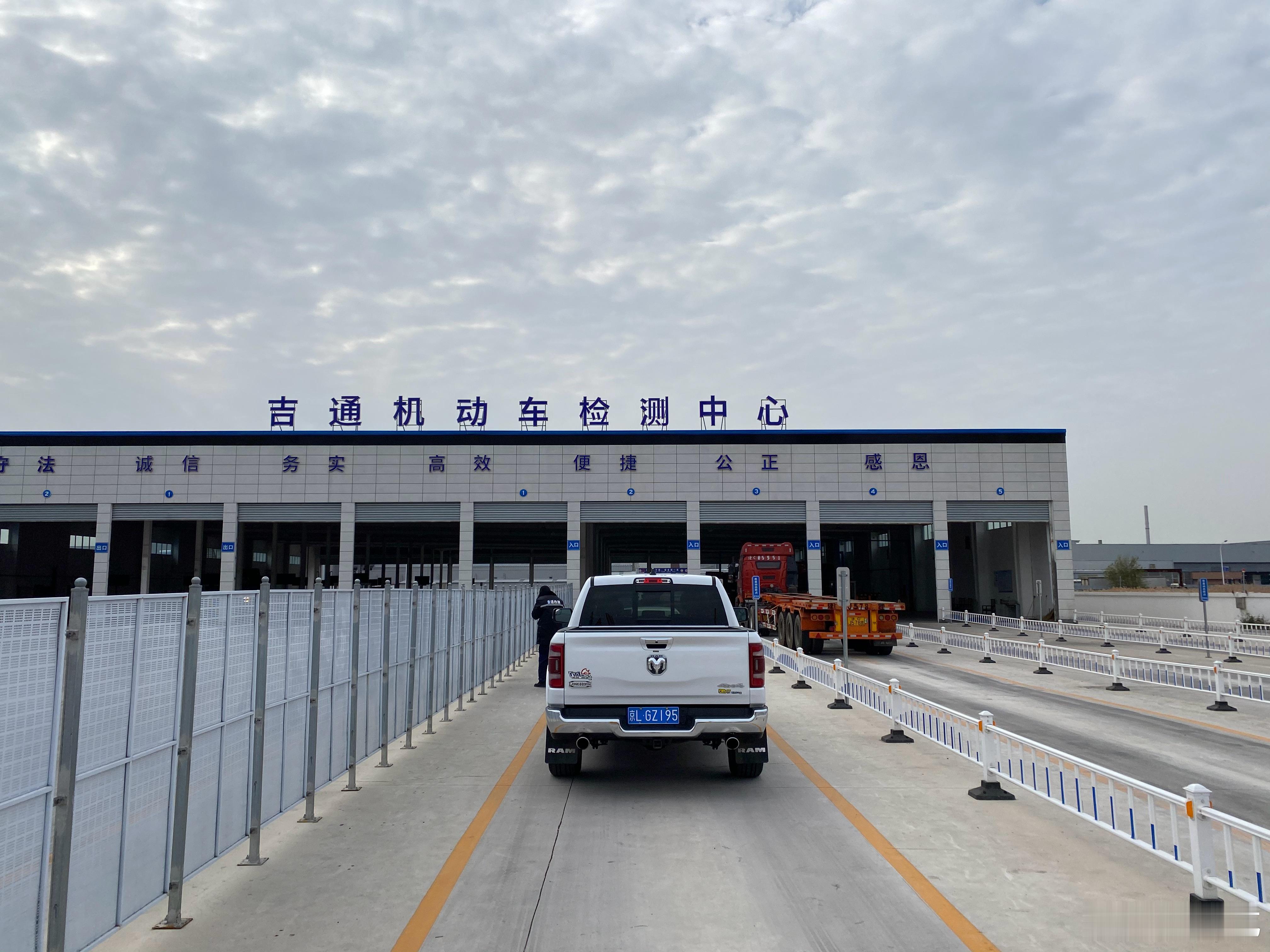 谈到新能源保值率我现在真的想哭我这几年买了不少新能源我的理想L9 方程豹5 小米