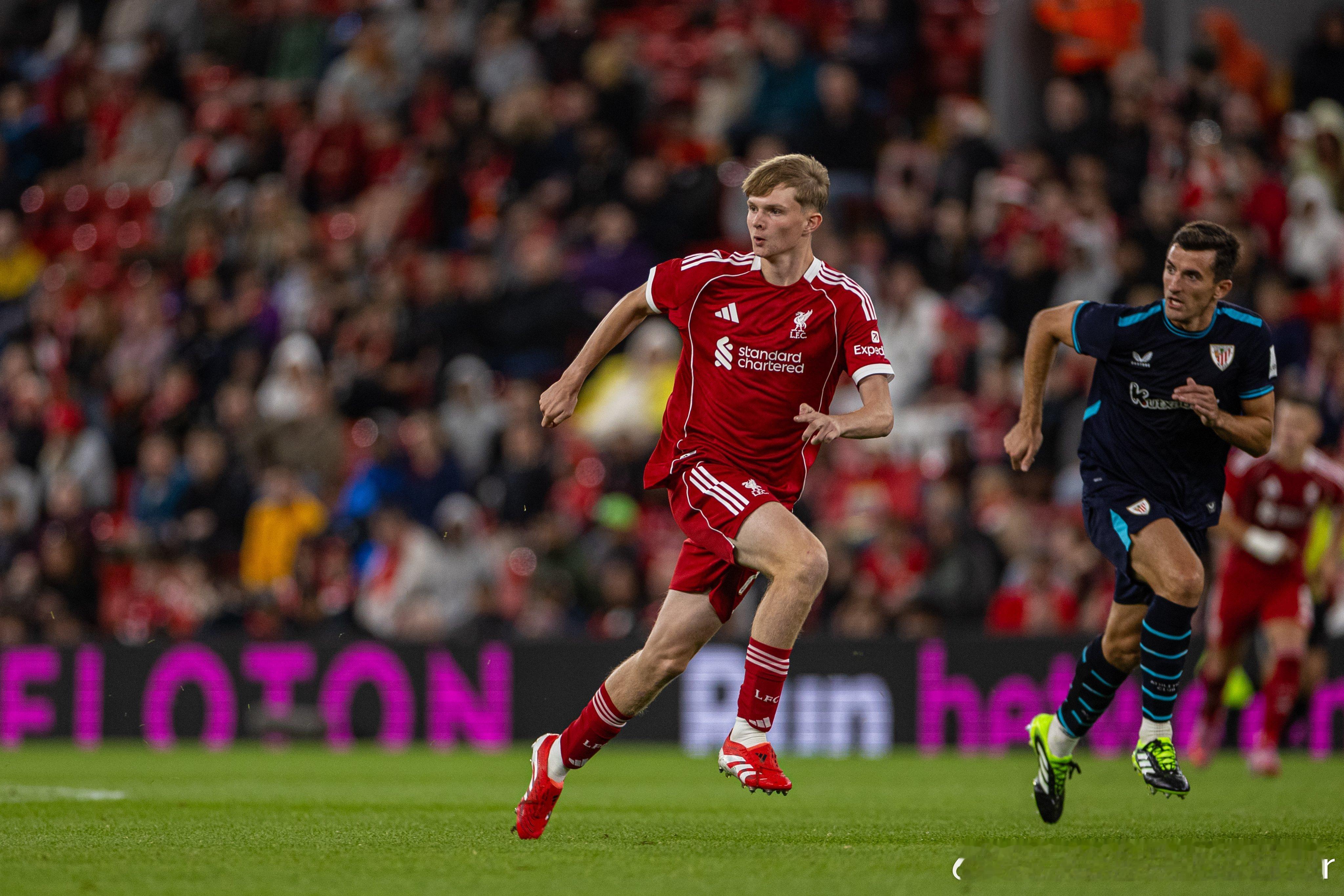 在前场伤病这么严重的情况下不知道莱特在赛季末能不能迎来一线队的首秀呢利物浦利物浦