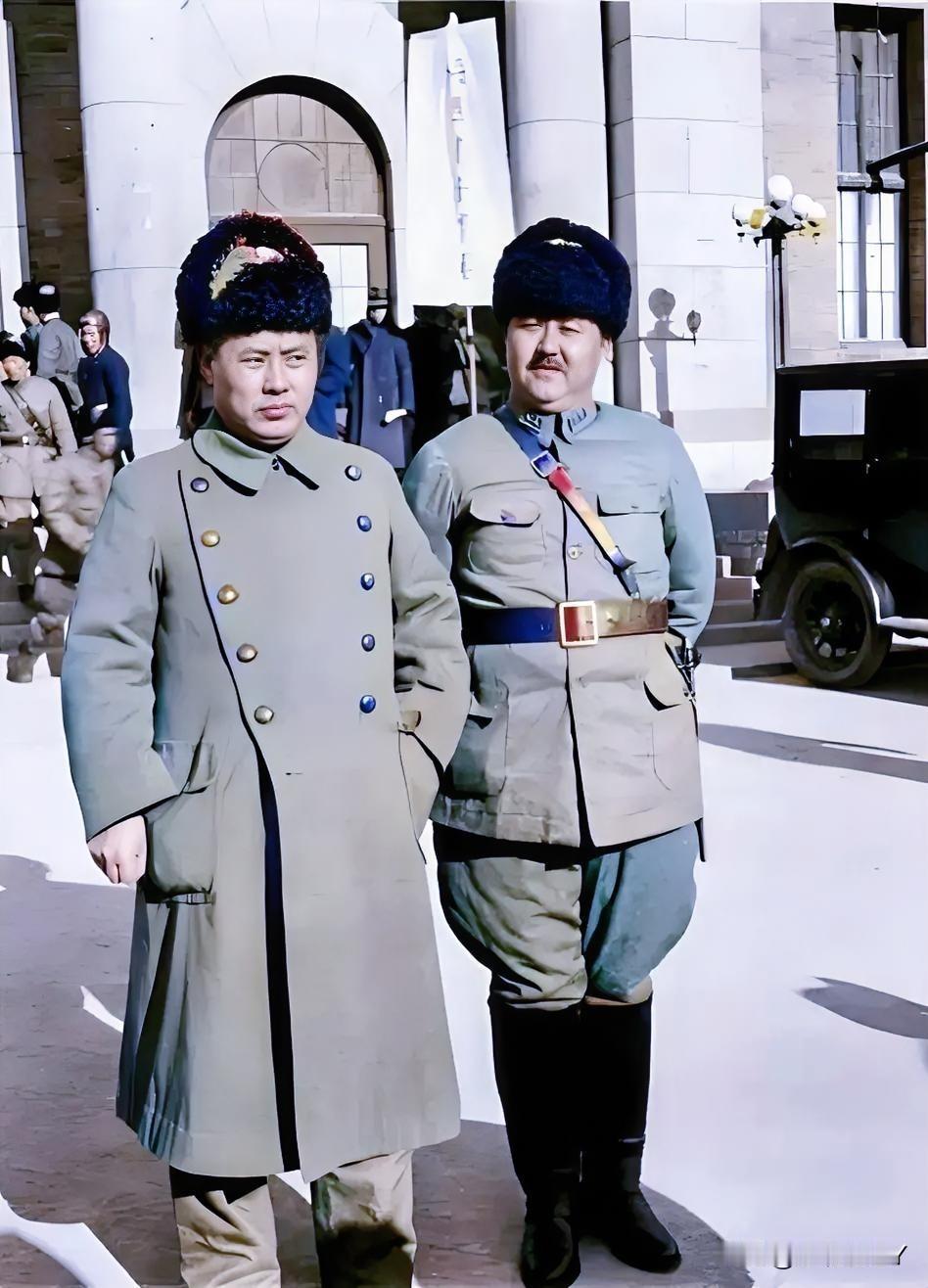 原来这便是他们二人的真实相貌，而非演员所饰演的角色！这张老照片摄于上世纪30年代