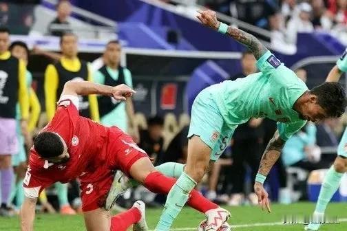 哀莫大于心死，心态彻底崩了，一场平局成了国足队长告别之战？
  在与新加坡的比赛