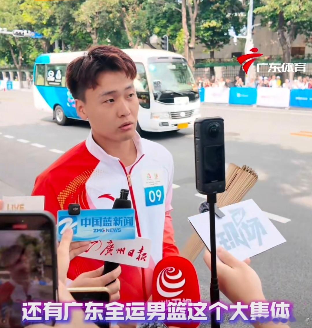 目标夺金[努力]！赵睿最新采访表示：“心情还是非常激动的，这次火炬传递我不仅仅代